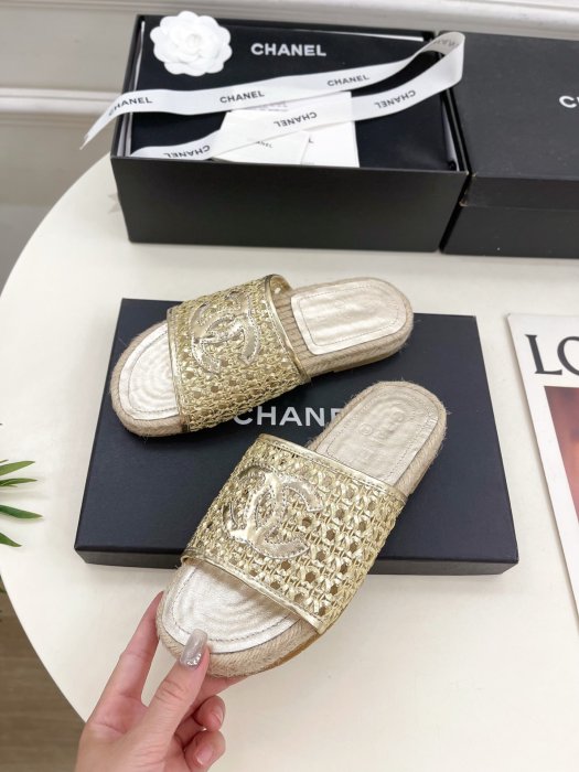 Шлепанцы женские фото 3