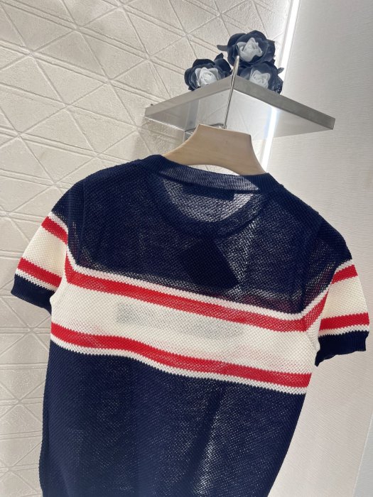 T-shirt women's фото 4