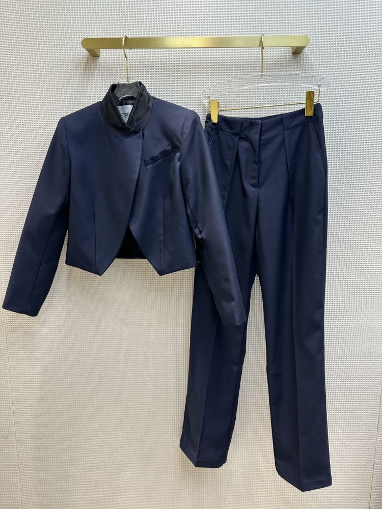 Female trousers клстюм