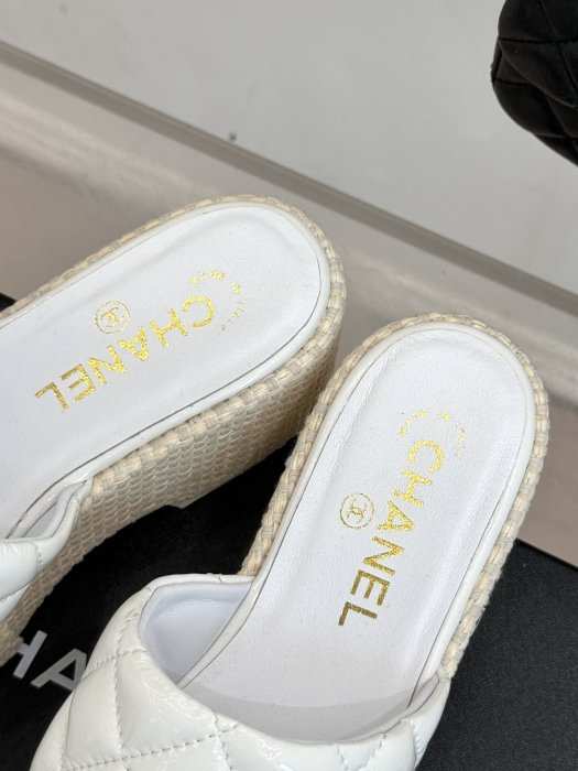 Шлепанцы женские фото 8