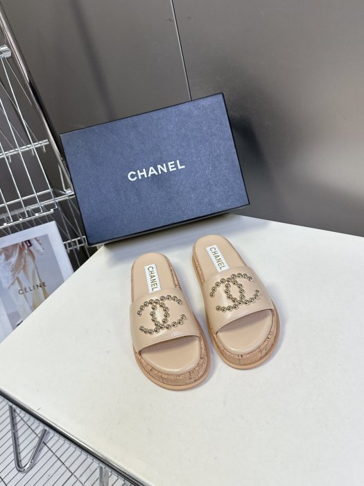 Шлепанцы женские