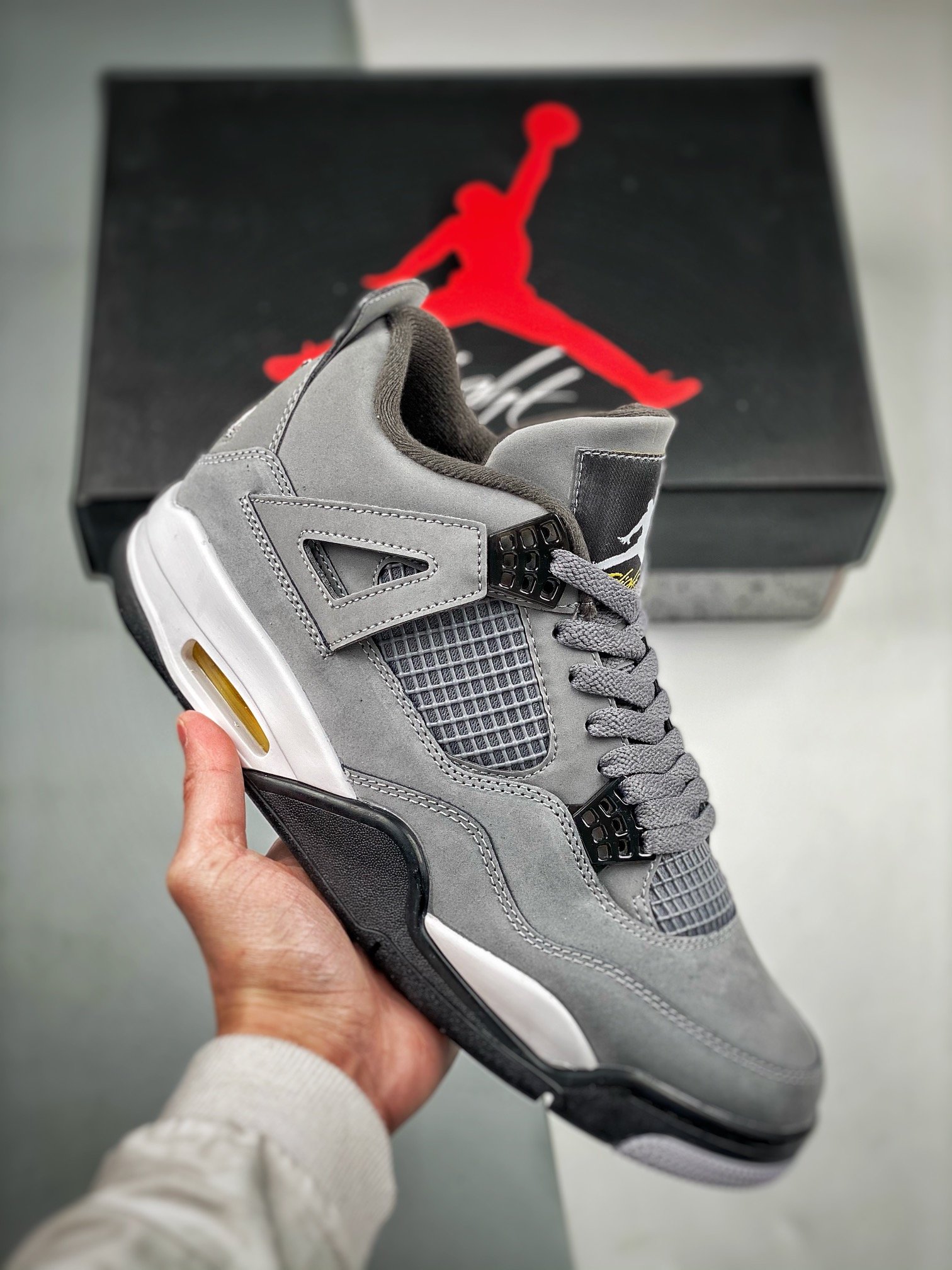 Grey retro hot sale 4 jordans