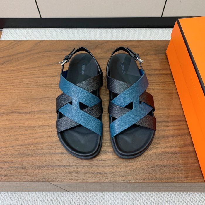 Сандалі жіночі