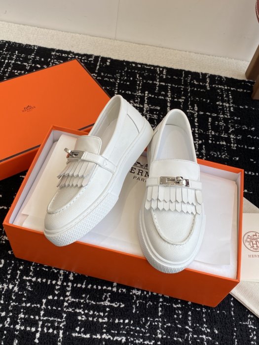 Лоферы кожаные женские фото 5