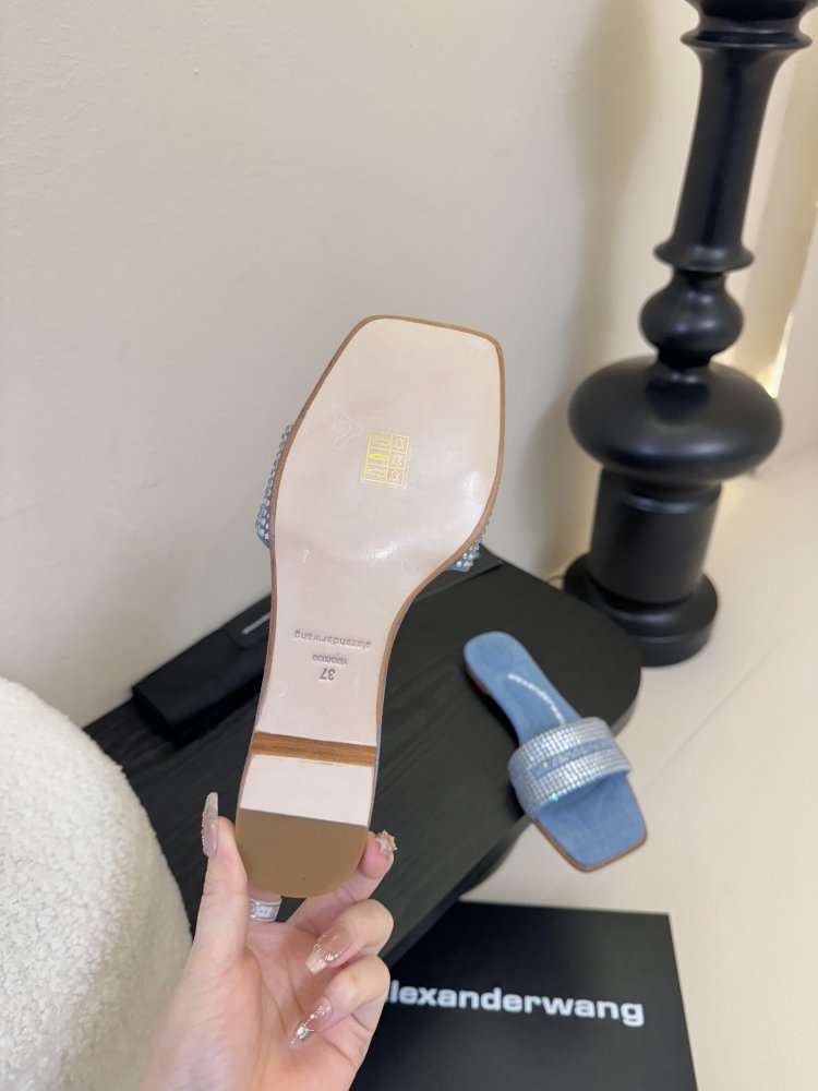 Шлепанцы женские фото 9