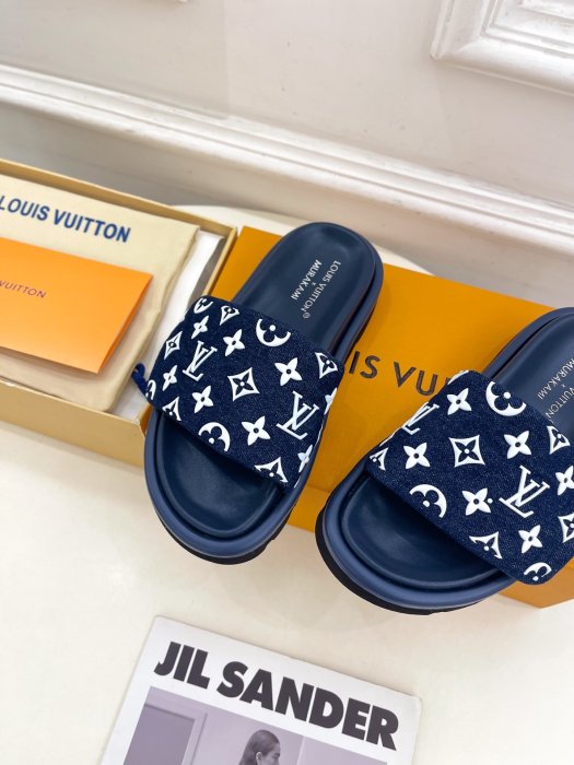 Шлепанцы женские фото 6