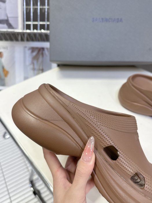 Шлепанцы фото 8