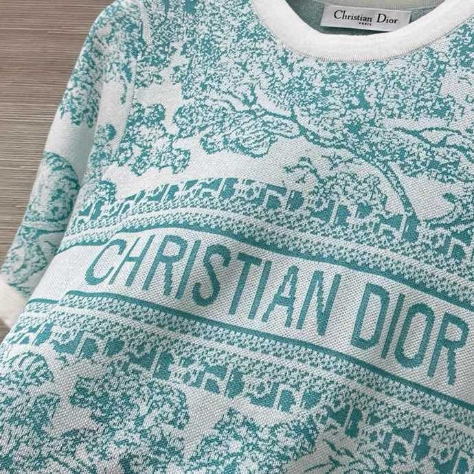 T-shirt women's фото 3