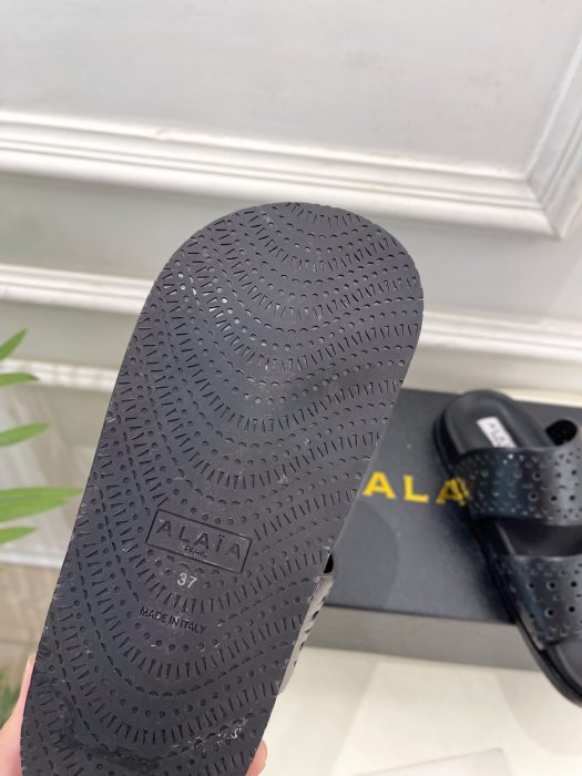 Шлепанцы женские фото 9