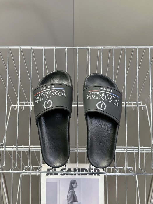 Шлепанцы фото 6