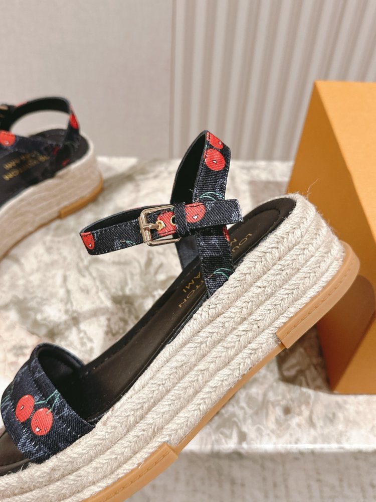 Сандалии женские фото 5