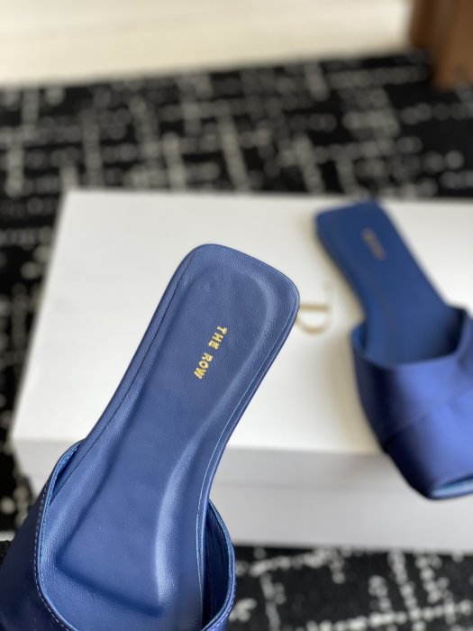 Шлепанцы женские фото 8