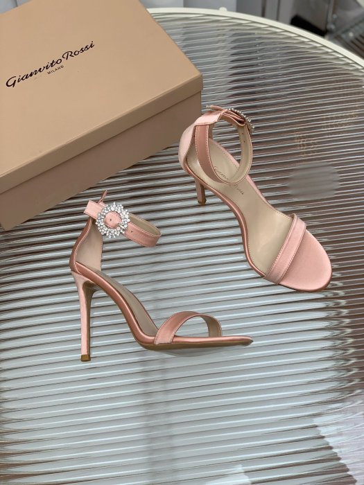 Босоножки фото 5