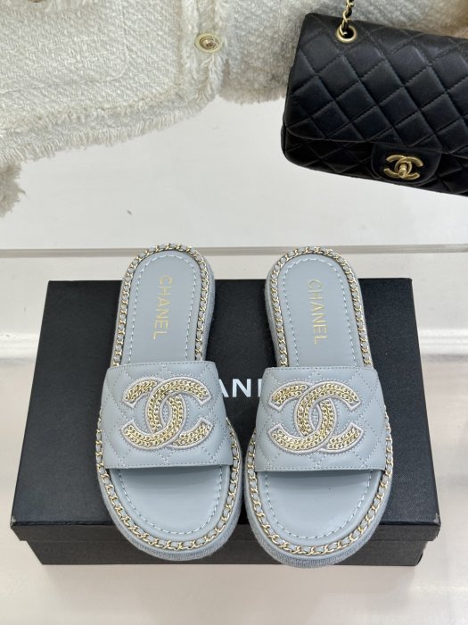 Шлепанцы женские фото 4