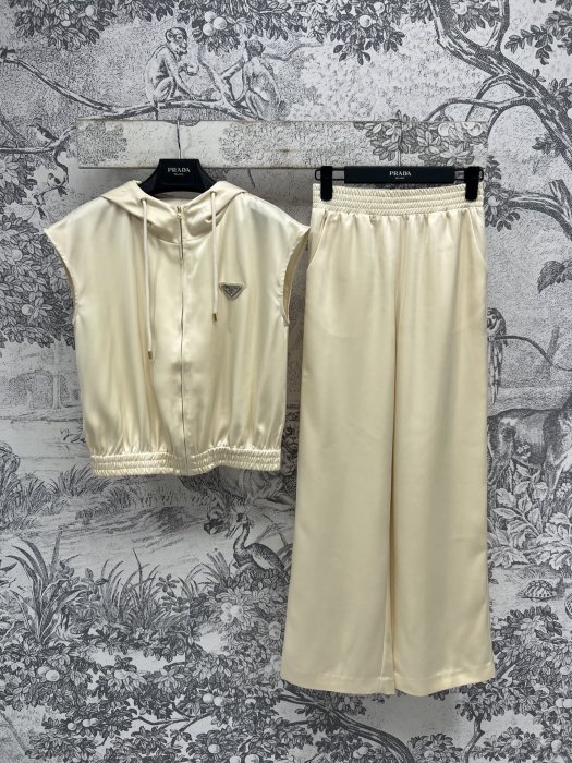 Костюм женский