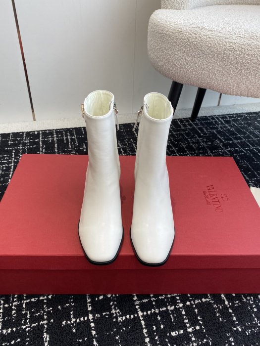 Boots women's