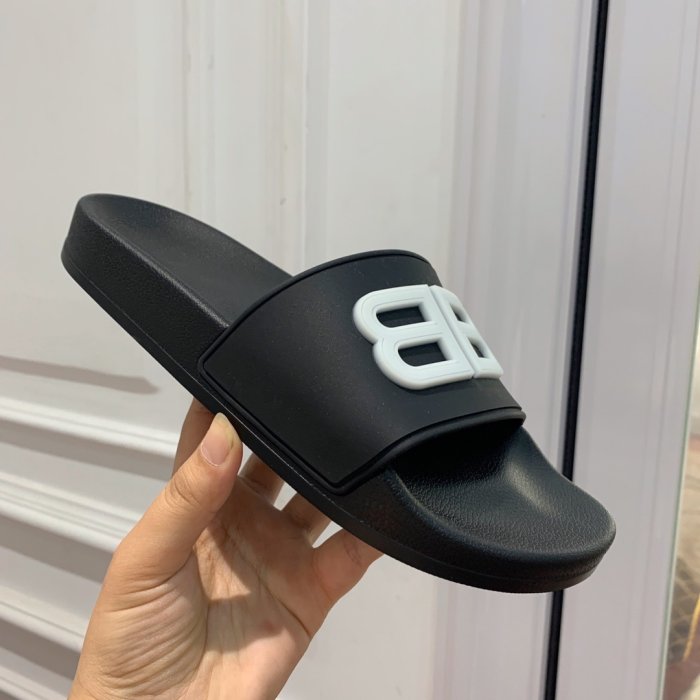 Шлепанцы фото 3