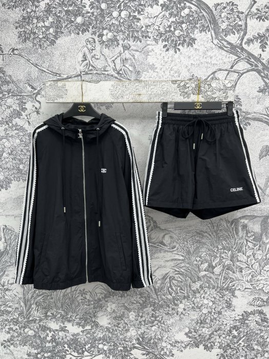 Костюм женский