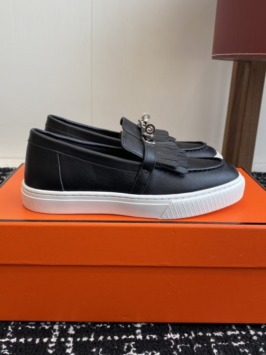 Лоферы кожаные женские фото 2