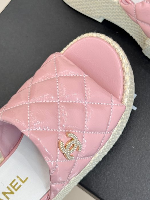 Шлепанцы женские фото 7