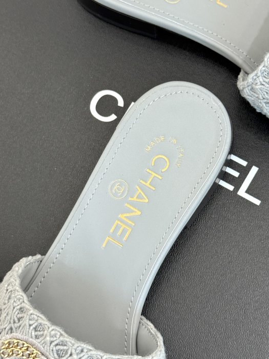 Шлепанцы женские фото 8