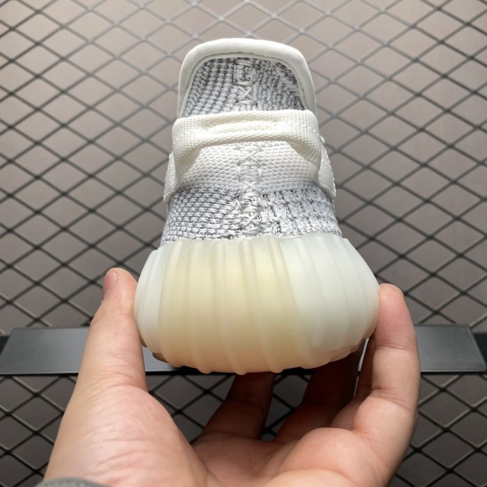 Кроссовки Yeezy Boost 350V2 фото 2