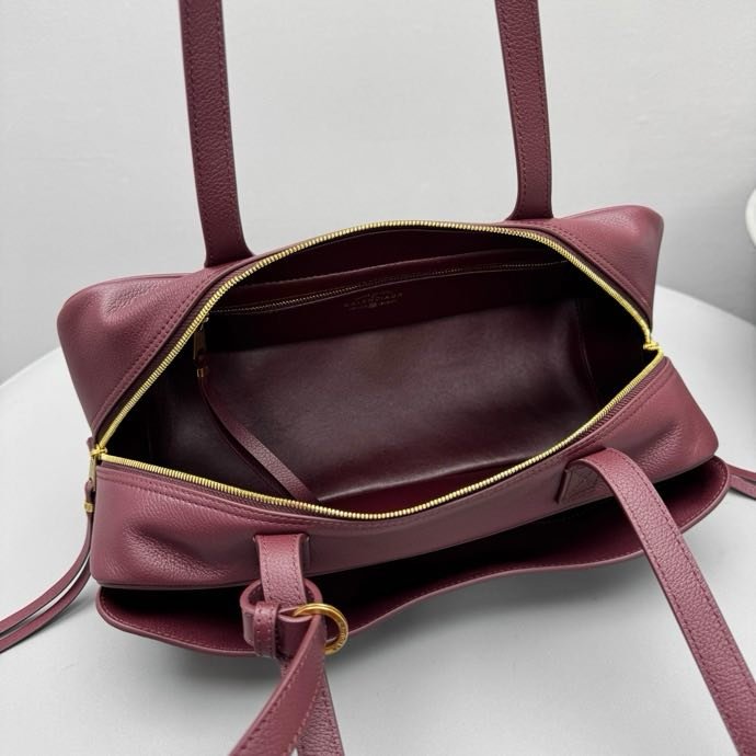 Сумка кожаная женская Carrie 39 см фото 6