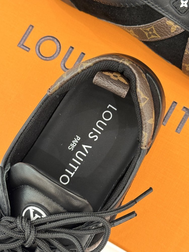 Кросівки жіночі фото 8