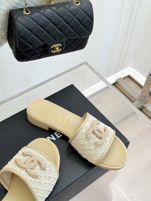 Шлепанцы женские фото 5