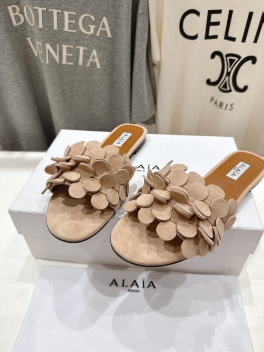 Шльопанці жіночі фото 8