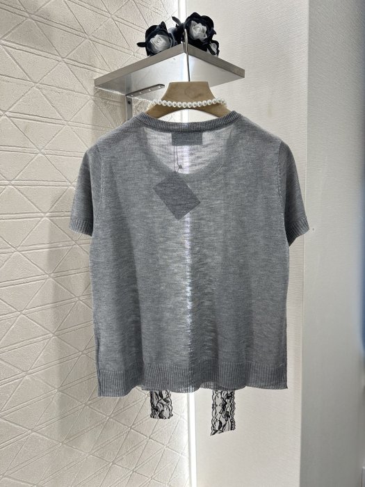 T-shirt women's фото 2