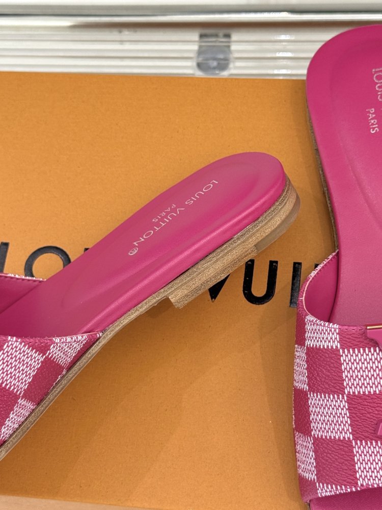 Шлепанцы женские фото 6