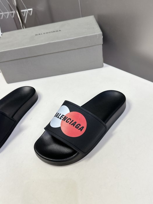 Шлепанцы фото 3