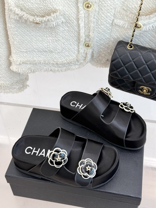 Шлепанцы фото 3