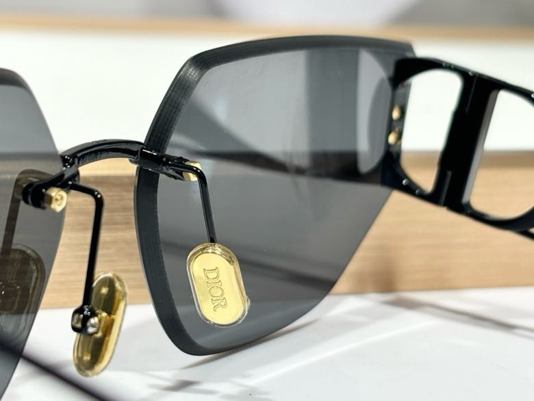 Очки солнцезащитные 30 MONTAIGNE B3U фото 5