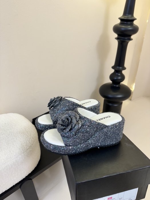 Шлепанцы женские фото 5