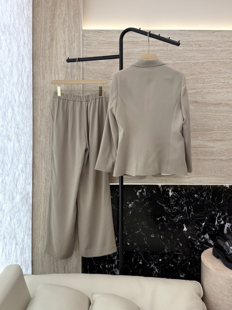 Costume female фото 2