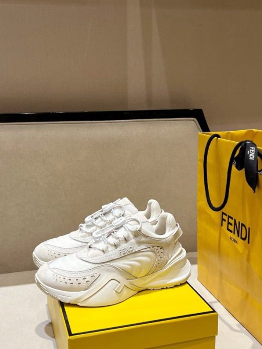 Кроссовки фото 7