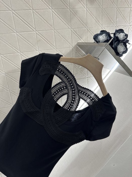 T-shirt women's фото 4