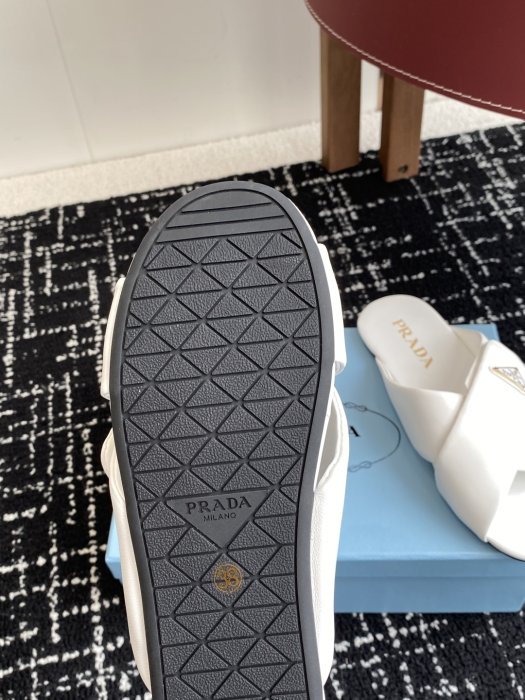 Шлепанцы фото 9