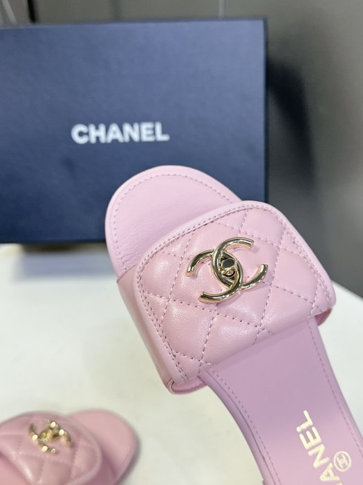 Шлепанцы женские фото 7