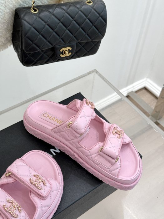 Шлепанцы женские фото 5