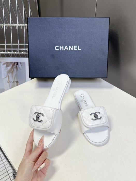 Шлепанцы женские фото 4