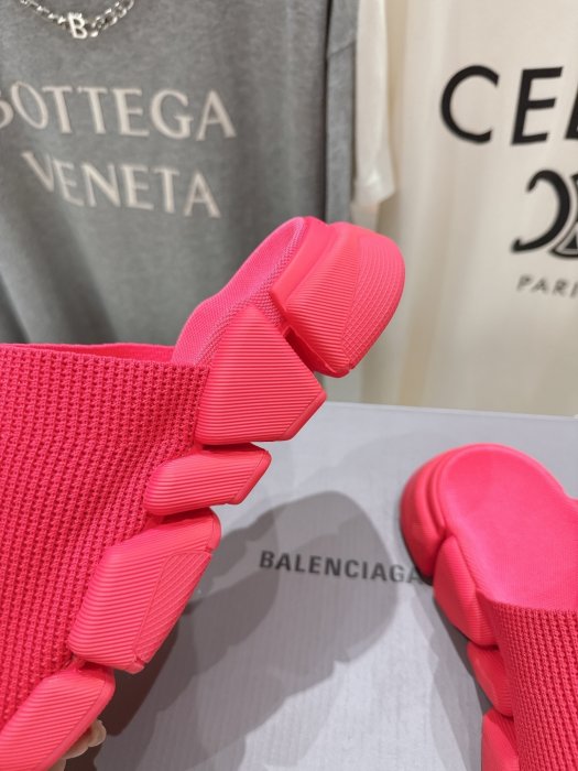 Шлепанцы женские фото 6