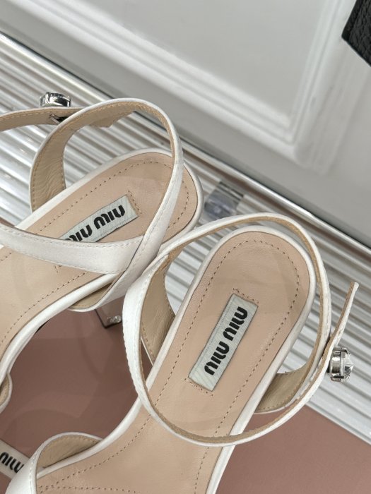 Босоножки фото 8