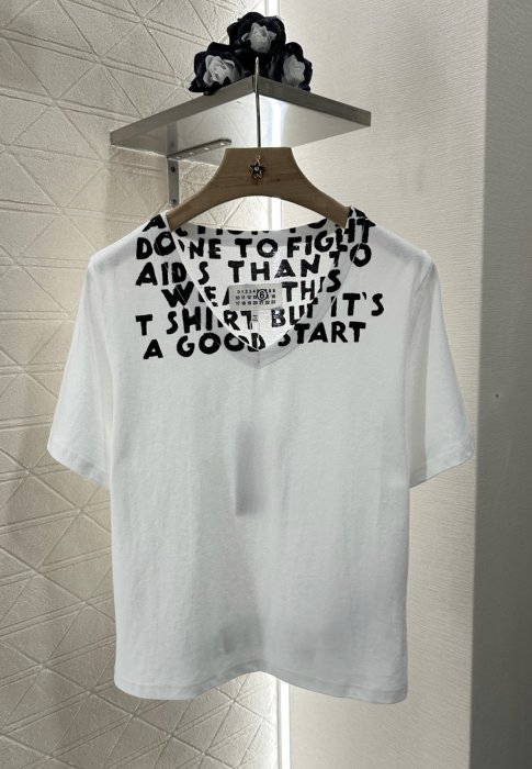 Футболка жіноча