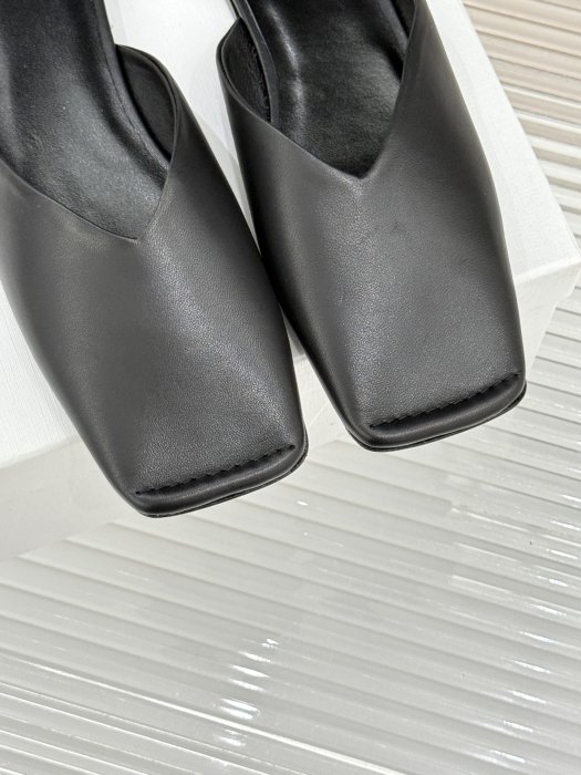 Шльопанці жіночі фото 7