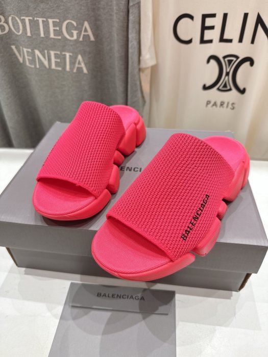 Шлепанцы женские фото 9