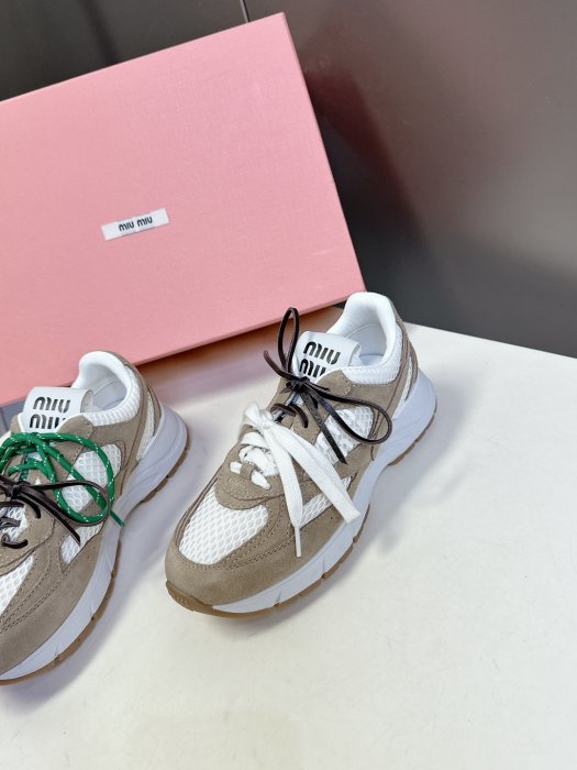 Кроссовки женские фото 3