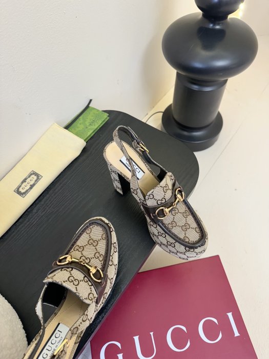 Босоножки фото 4